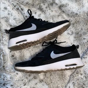 BLACK NIKE AIR MAX THEA SIZE 9.5
